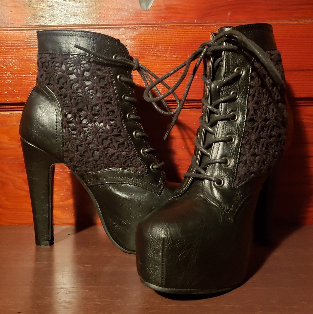 Black Platform Boots With Lace